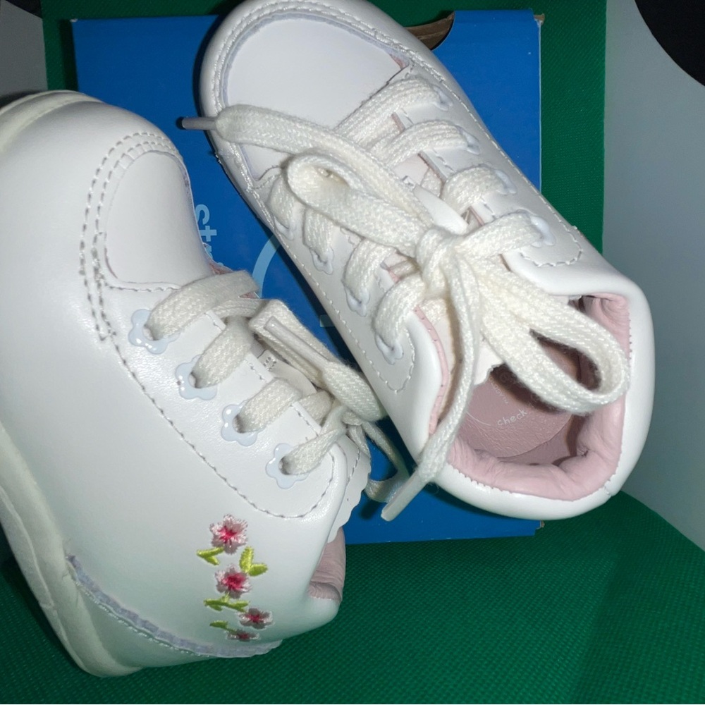 Kids White Floral Sneakers, support walking shoes